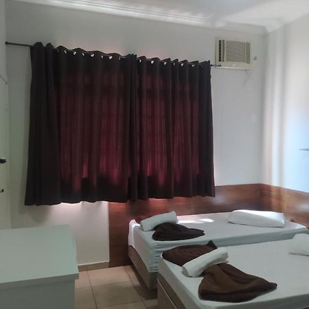 Pousada Quarto Familiar Com Ar,Frigobar,Wi Fi, Garagem Aparecida  Bagian luar foto