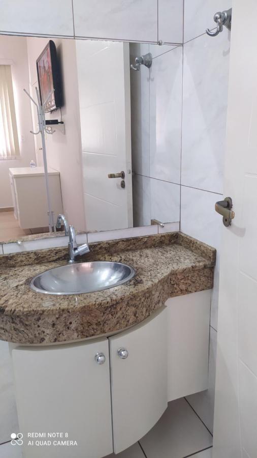 Pousada Quarto Familiar Com Ar,Frigobar,Wi Fi, Garagem Aparecida  Bagian luar foto